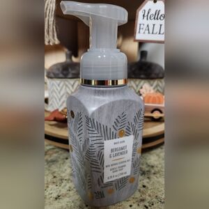 NEW Bath and Body Works "Bergamont and Lavender" Foaming Hand Soap
